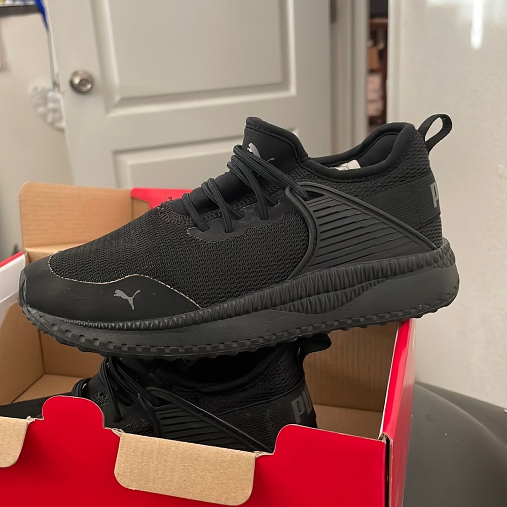 Used kids puma shoes